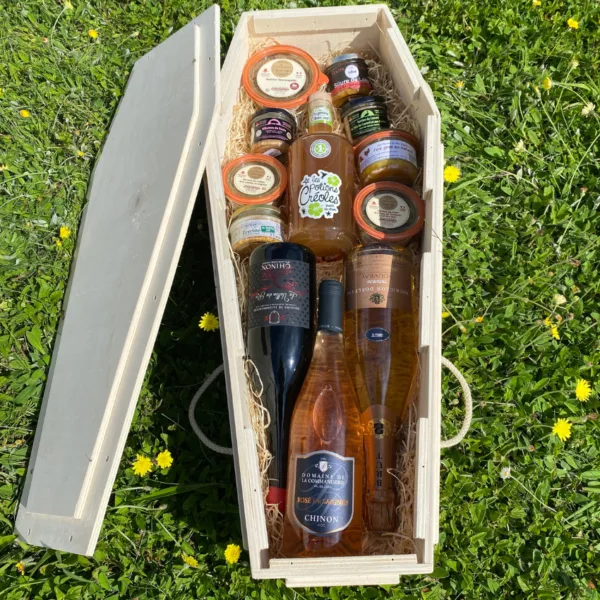 Coffret cercueil avec bouteilles et produits